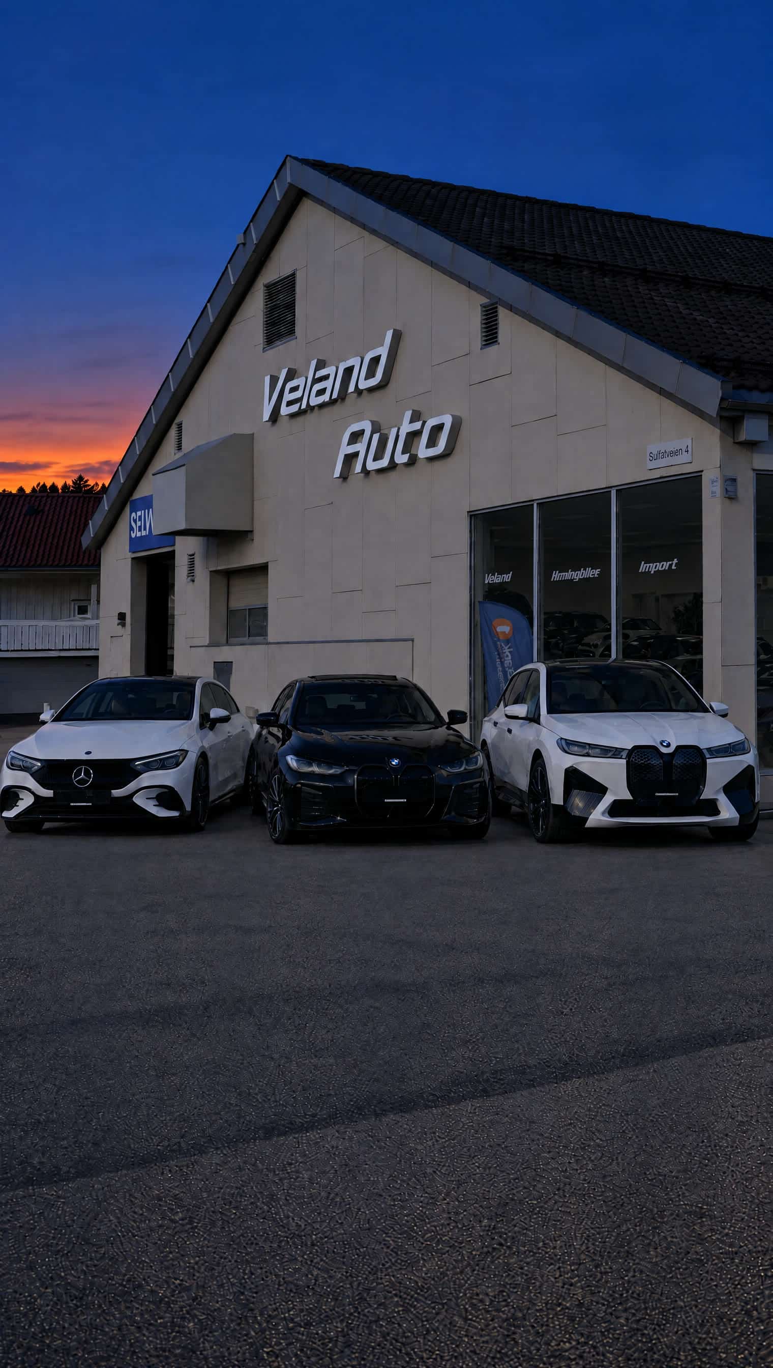 Veland Autos butikk i Sulfatveien 2 på Torp med biler oppstilt foran