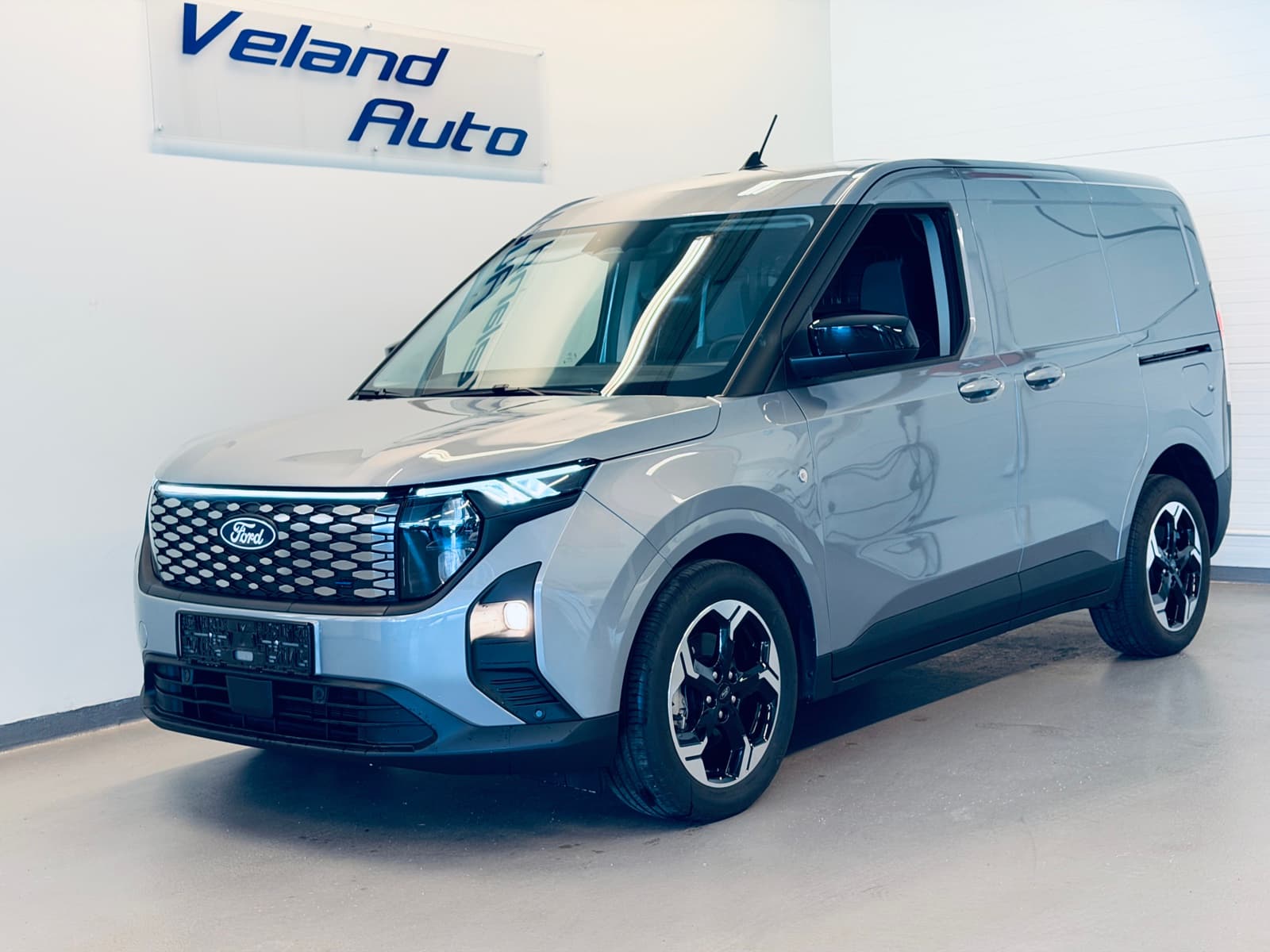 Ford E-Transit Courier