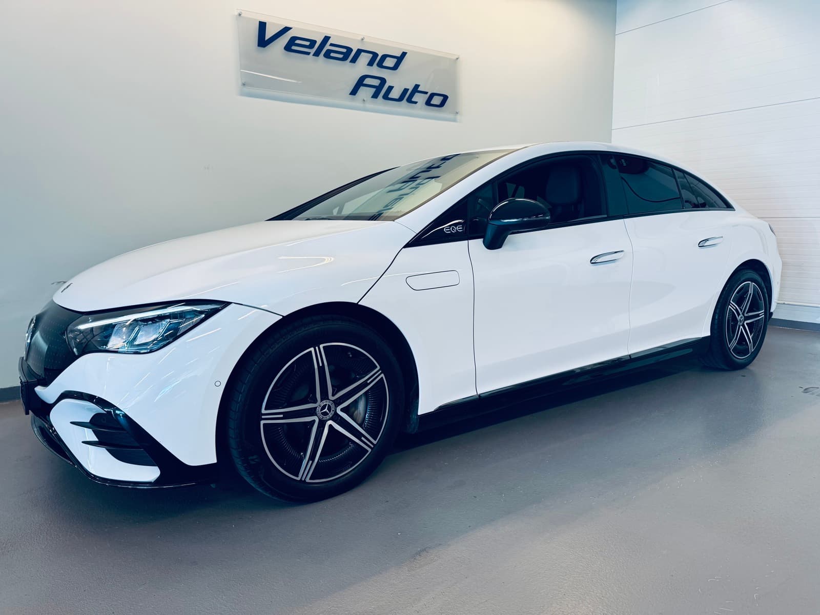 Mercedes-Benz EQE300
